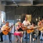 Los alumnos de taller de guitarra, tocaron en la muestra