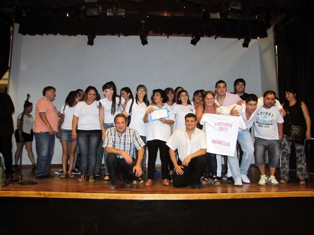 En un gran marco, se realizó la entrega de diplomas a los primeros egresados del Plan FinEs2