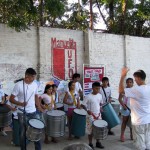 Percusión es uno de los talleres que se da en el centro