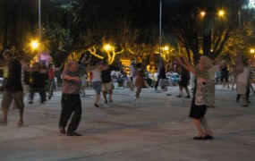 Un gran número de personas se acercaron a la plaza a disfrutar