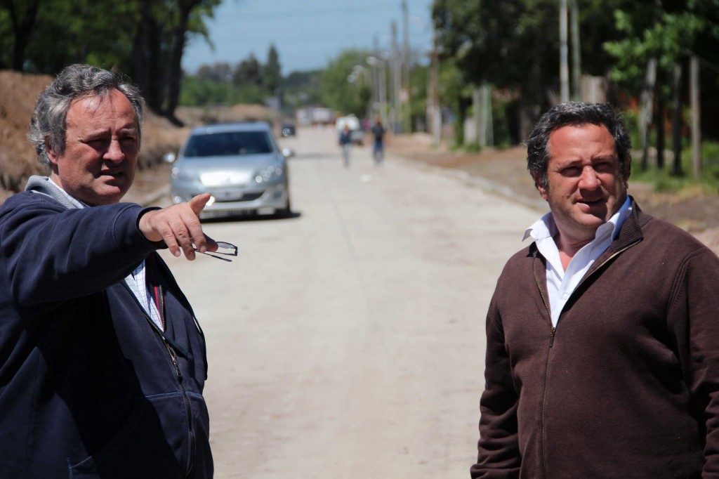 Joaquín y Pablo de la Torre caminaron por la nueva obra de la calle Gaboto