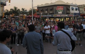 En Belgrano Y perón, cientos de vecinos bailaron al compás del grupo El Arrope