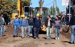 De la Torre recorrió los cien metros de asfalto en el Barrio Santa Brígida