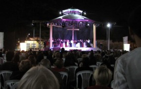 El Via Crucis Criollo fue disfrutado por más de tres mil vecinos que se acercaron a la Plaza de las Carretas, a compartir y disfrutar del