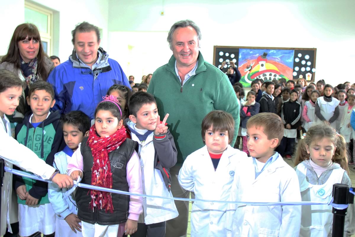 Joaquín de la Torre inauguró obras en otra escuela de San Miguel