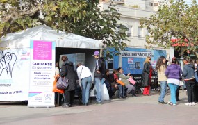 El stand ubicado en la Plaza San Miguel permitió que cientos de mujeres pudieran acercarse