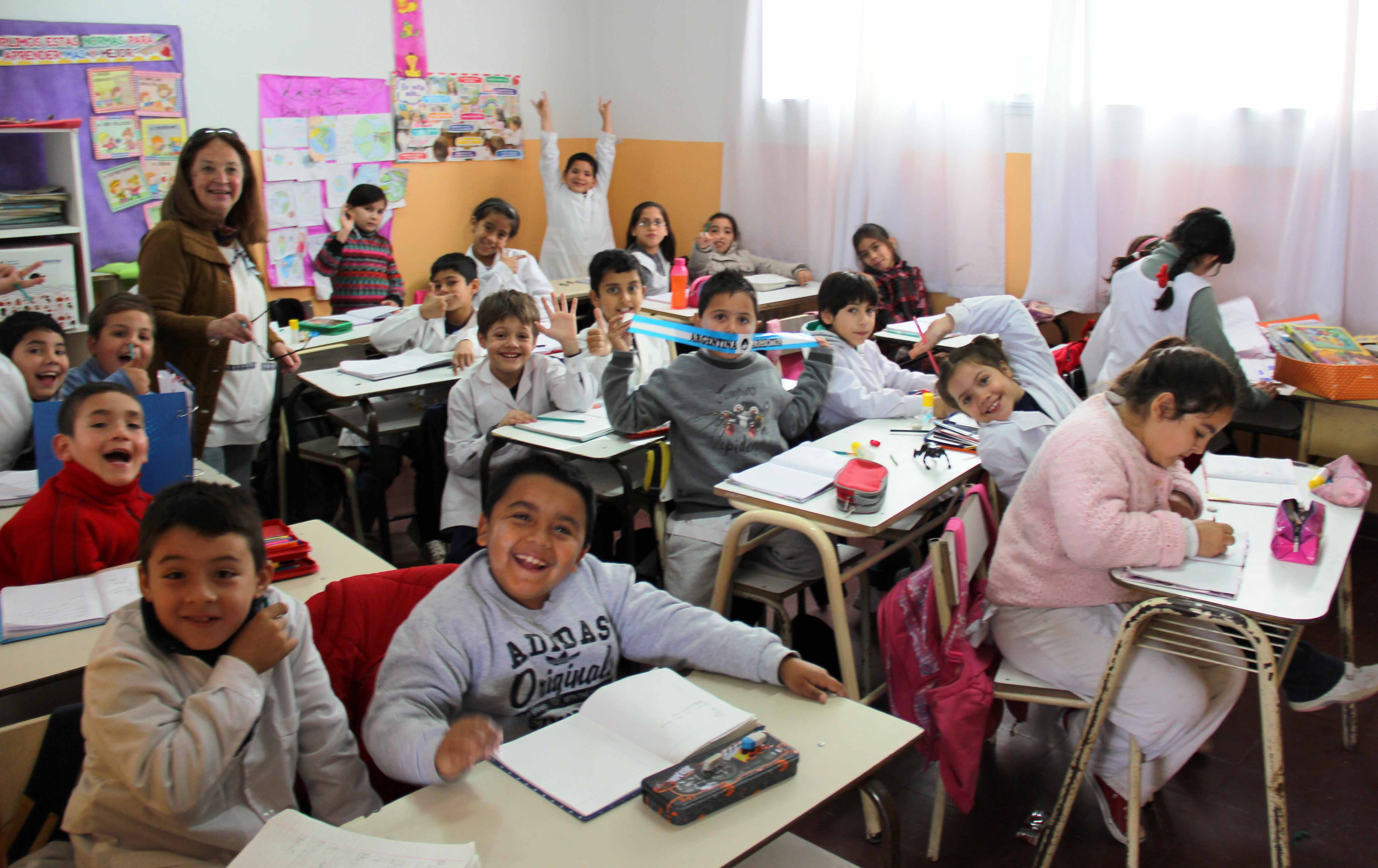 Joaquín de la Torre inauguró obras en una escuela de San Miguel