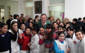 Los alumnos de la Escuela N6 estuvieron junto al Intendente Joaquin de la Torre en la inauguración