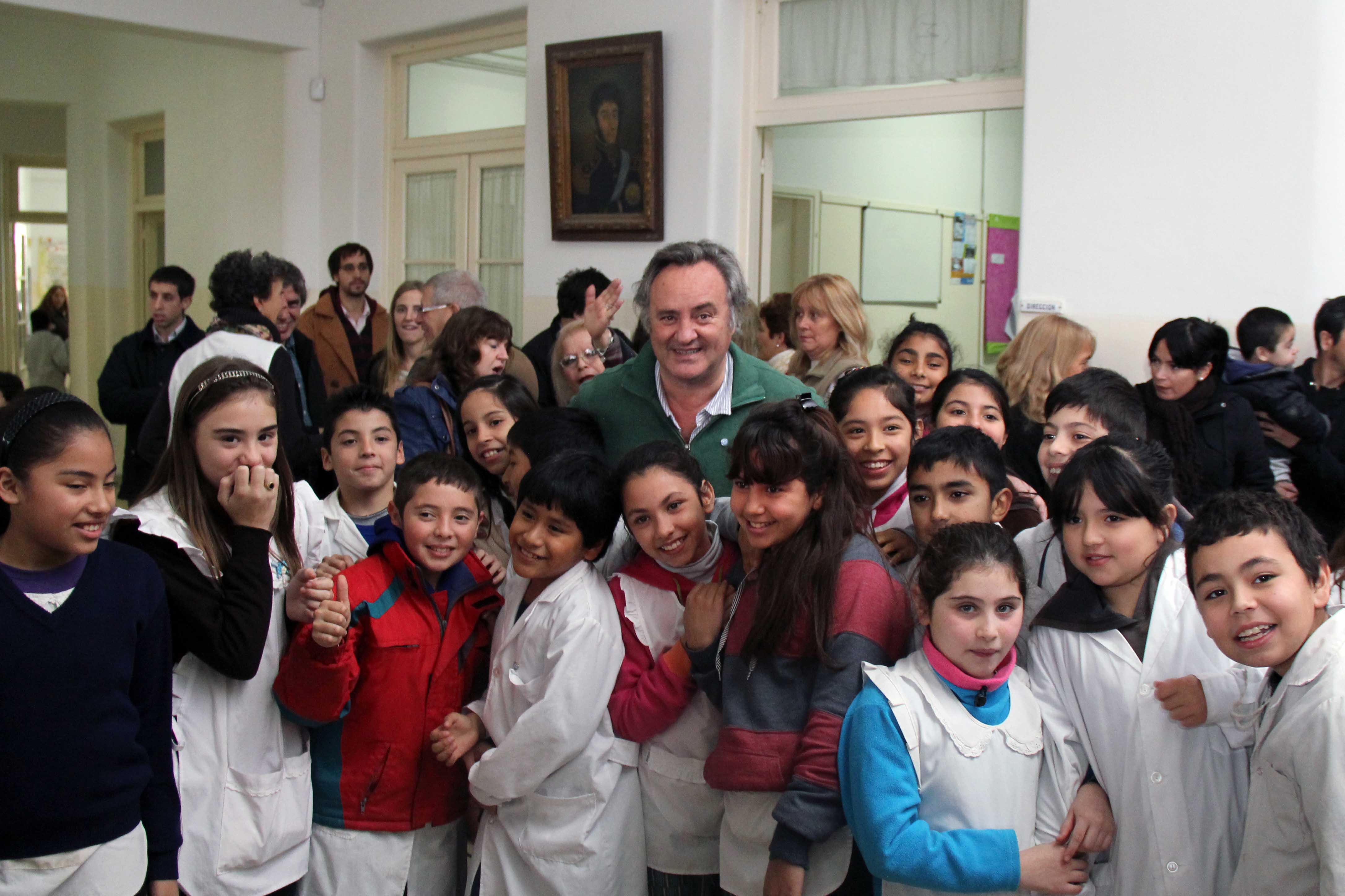 Joaquín de la Torre inauguró obras en otra escuela de San Miguel