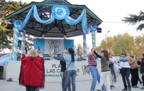 Los vecinos bailaron en los festejos del 25 de Mayo