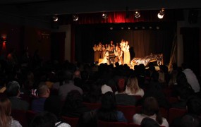 A sala llena se presentó el musical Drácula