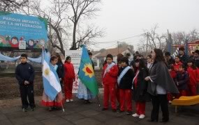 Alumnos de escuelas especiales de San Miguel prometieron lealtad a la bandera