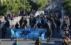 El desfile se realizó desde la Plaza San Miguel, ubicada en el centro del distrito, hacia la Plaza de las Carretas (1)