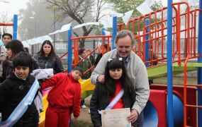 Joaquín de la Torre estuvo presente en la jura de los alumnos de la Fundación Suzuki