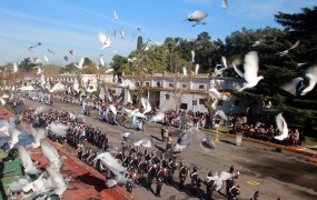 La liberación de palomas simbolizó la soberanía de la patria