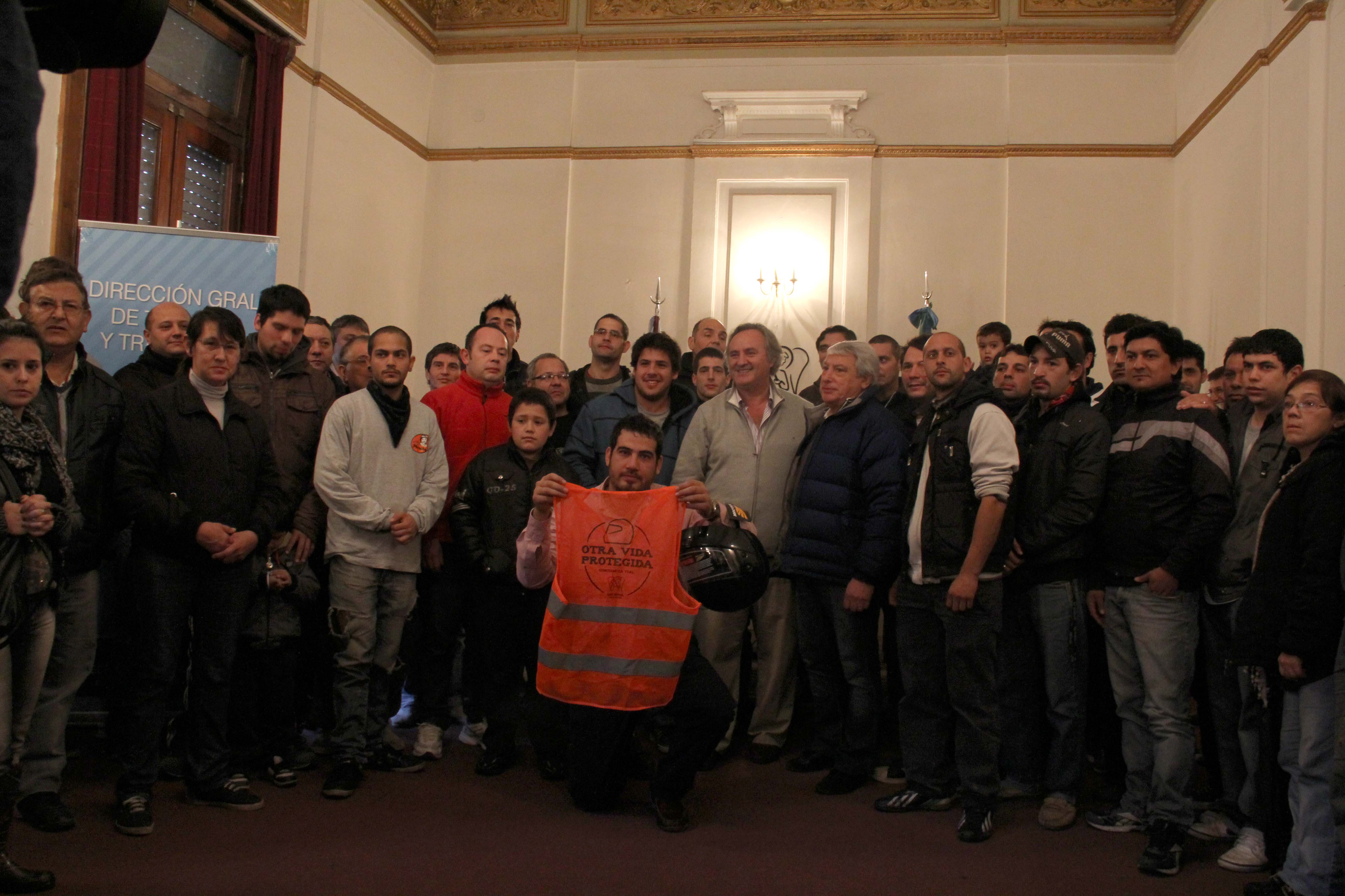 Los comerciantes de la zona participaron y adhirieron a la capaña vial