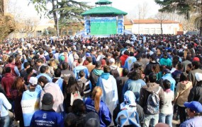 Miles de personas alentaron a la selección desd la Plaza de las Carretas