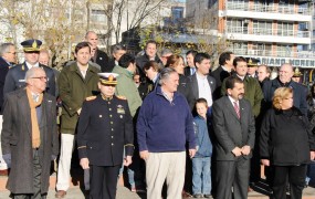 Acompañaron miembros del gabinete municipal y el comandante General Pera