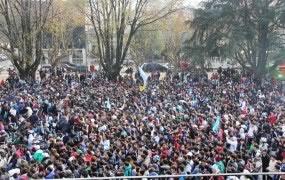 Atentos, los hinchas tuvieron que esperar hasta el alargue para gritar el gol de la victoria