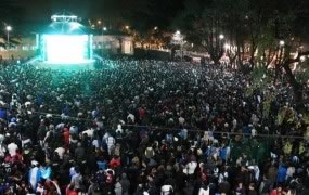 Miles de personas compartieron y vieron el partido en la Plaza de las Carretas