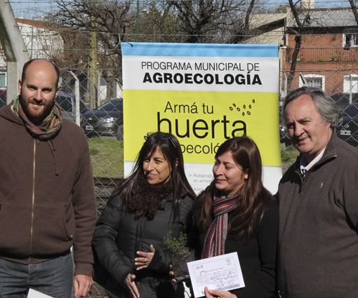 Joaquín de la Torre entregó diplomas a los participantes del taller de huerta agroecológica en San Miguel