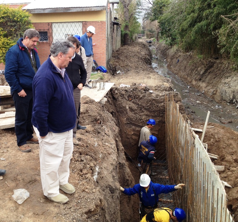 Joaquín de la Torre recorrió una obra hidráulica y asfáltica en Ciudad Santa María