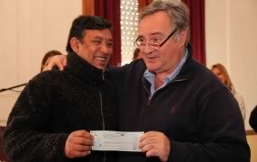 Joaquin de la Torre entregó microcreditos a los vecinos de San Miguel