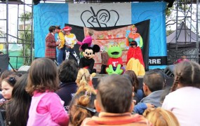 Los supermuñecos es una de las obras intepretadas por la Comedia Municipal