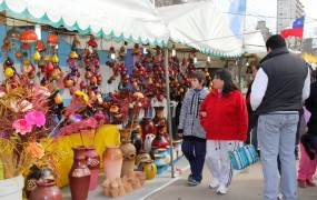 Miles de familias participaron de la ruta gastronómica y de artesanos que ofreció la feria de colectividades