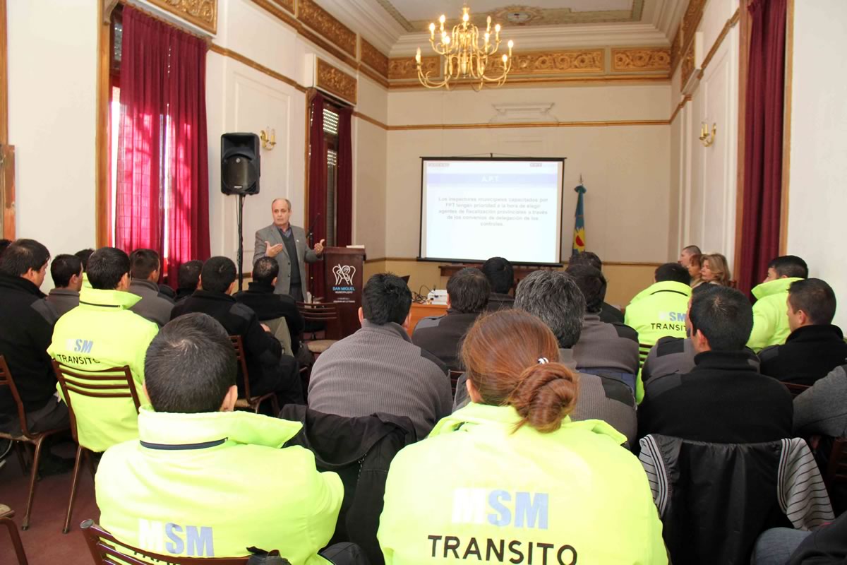 curso de capacitación sobre Transporte Automotor de Mercancías y Residuos Peligrosos para los Inspectores de la Dirección General de Tránsito y Transporte