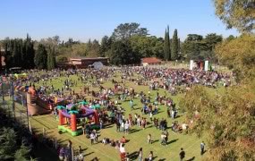 Durante todo el día, hubo shows de títeres, magia, teatro y música para entretener y festejar con los más chicos