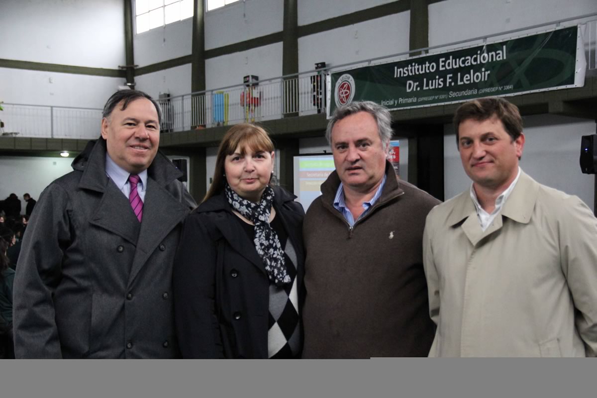 El Secretario de Seguridad Max Perkins y  Joaquin de la Torre compartieron la charla con la Directora y el Represe