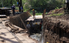 Es una obra de ingeniería hidráulica financiada íntegramente con fondos municipales que alcanzará una inversión total de 55 millones de pesos