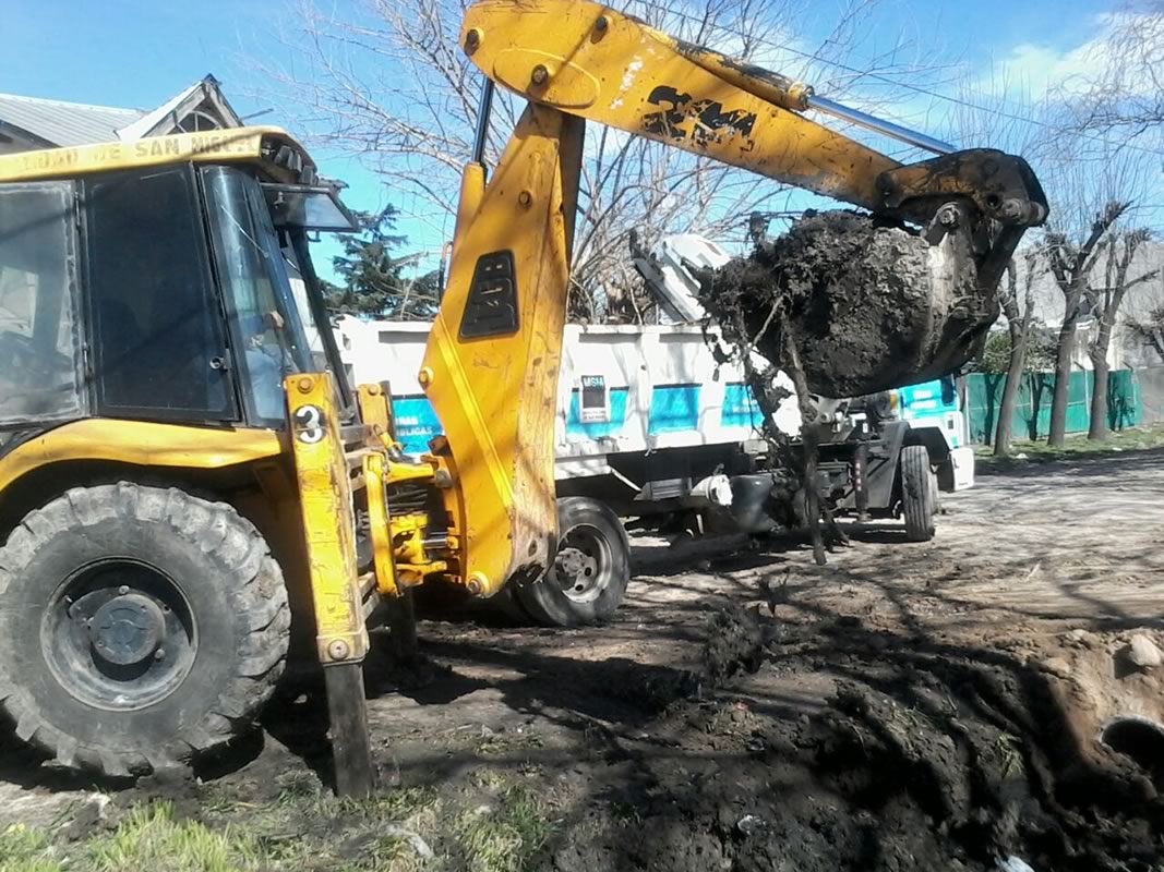 Siguen las tareas de reparación de cruce de caños