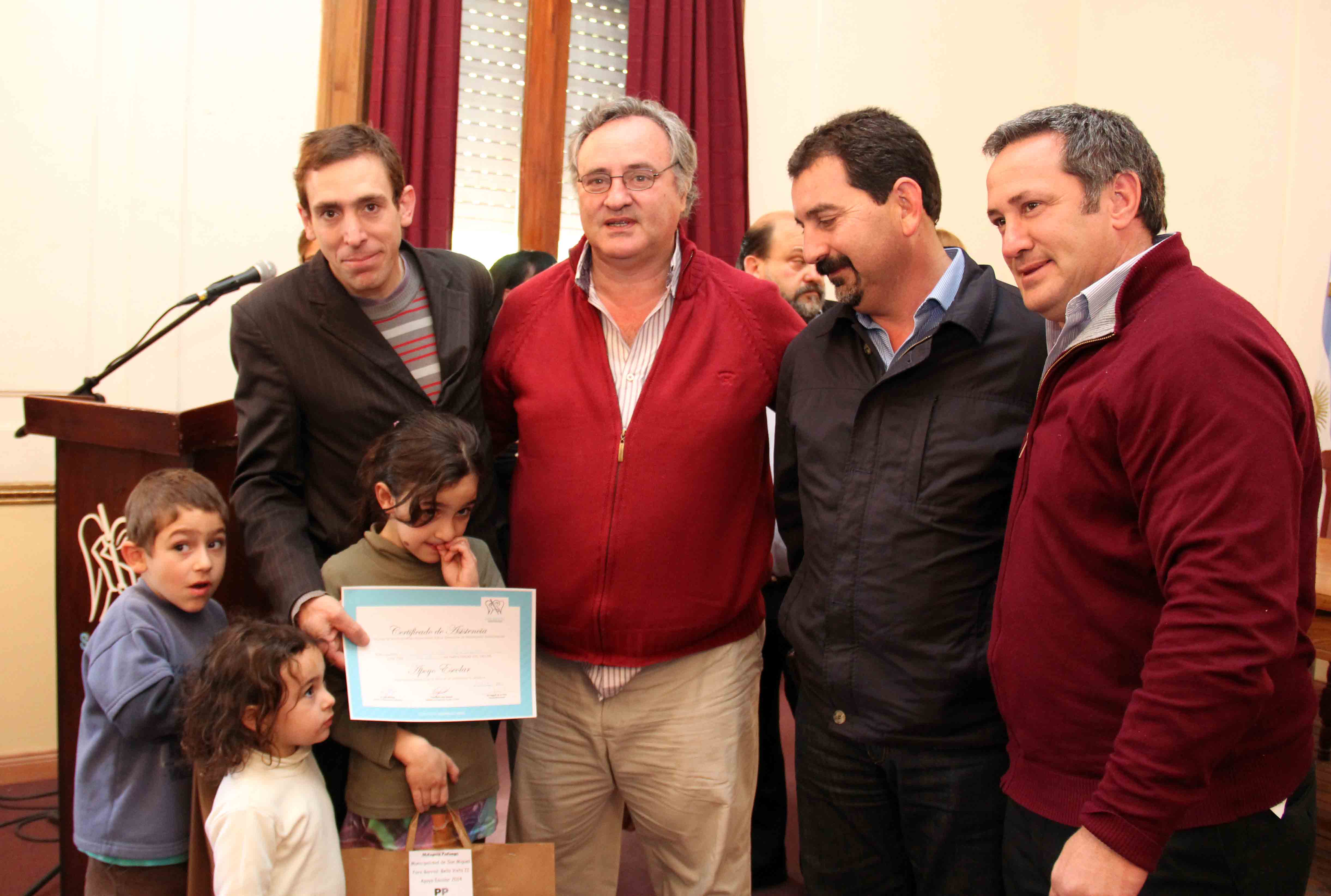 Joaquín de la Torre entregó diplomas de capacitación a emprendedores de San Miguel
