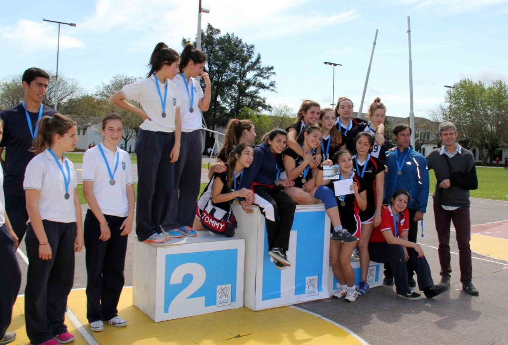 Los alumnos de los establecimientos educativos compitieron y se les entregaron medallas