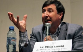 Arroyo expuso en la sociedad española