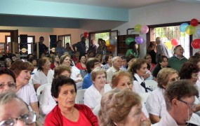 Cerca de 200 abuelos participaron del cierre anual de actividades