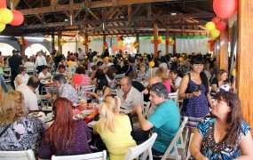 En la sede de la OUM, las manzaneras y comadres disfrutaron de un día de celebración