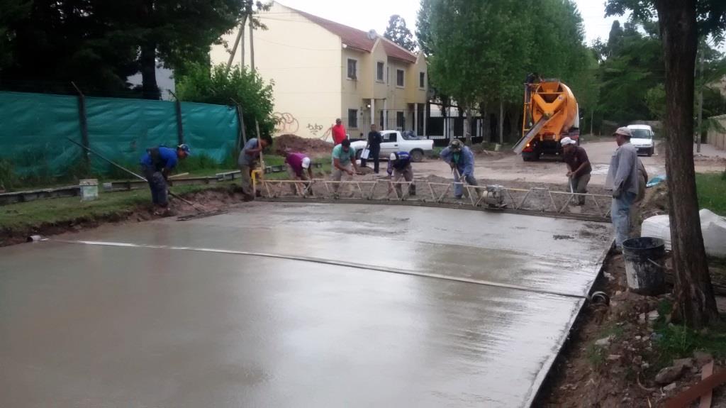 Continúan las obras de pavimento en la calle Muñoz entre Pardo y Haedo