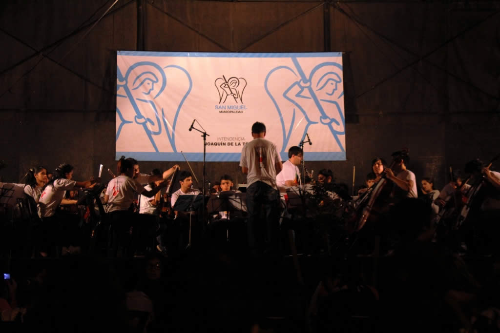 En un emotivo concierto, la Orquesta Municipal compartió escenario con “Vientos de Cambio”