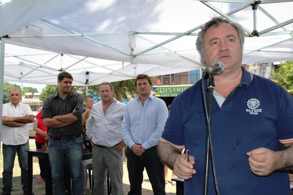 Joaquín entregó permisos provisiorios de funcionamiento comercial