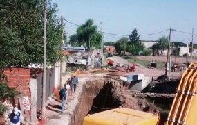 Las máquinas trabajando en la obra hídrica