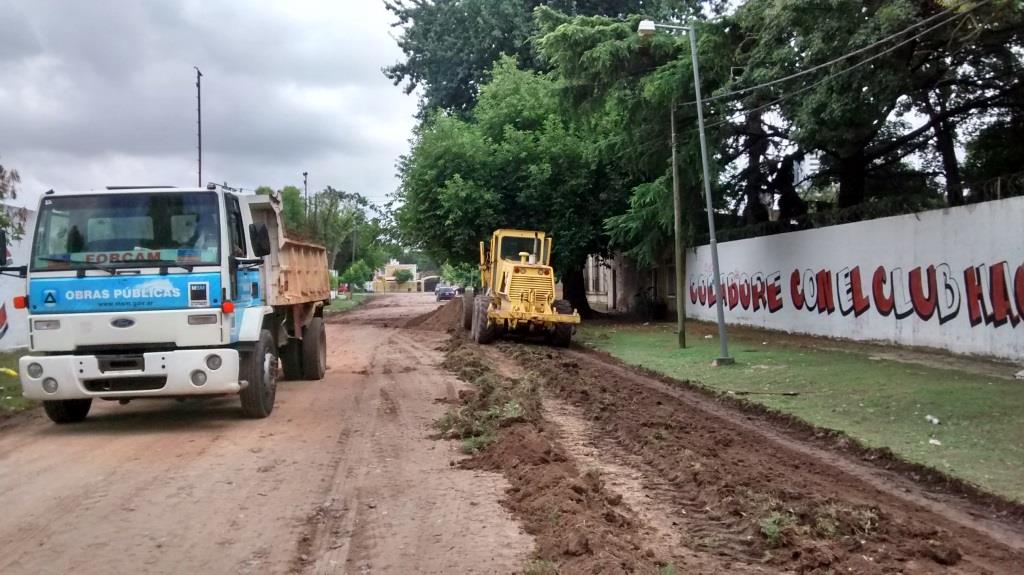 Continúan las tareas de mantenimiento de calles de tierra