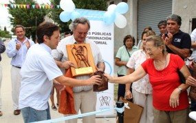 El momento de la entrega del Santo Patrono