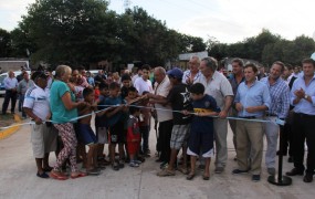 El tradicional corte de cinta en la inauguración de Puerto de Palos