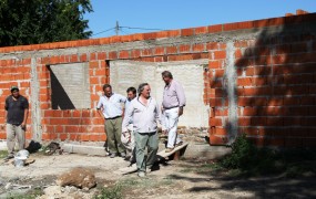 Jaime Méndez, Pablo de la Torre y Fernando Inzaurraga recorrieron junto a Joaquín de la Torre el nuevo centro de desarrollo infanto familiar
