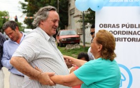 Joaquín recibió una distinción de San Miguel Arcángel realizada por algunos vecinos