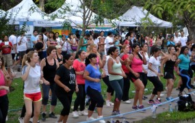 Cientos de mujeres celebraron su día en el corredor