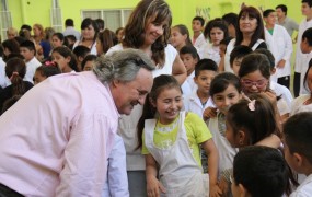 Joaquín saludó a los chicos de la escuela 12